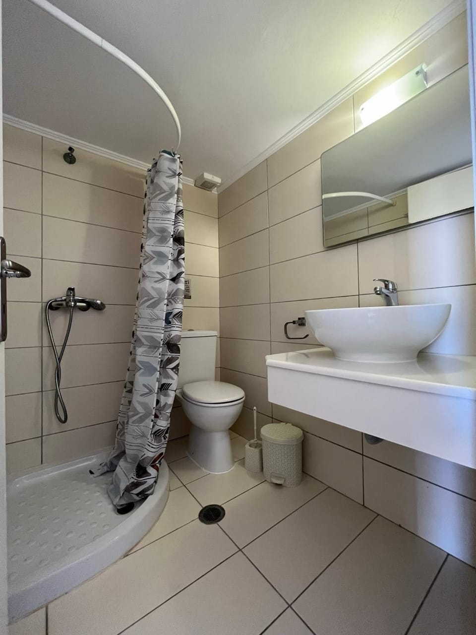 Shower, Toilet, Bathroom, Bath, towels