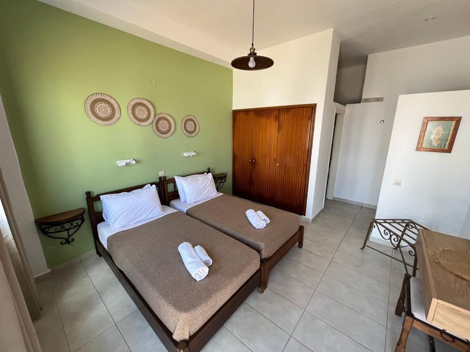 Bed, Photo of the whole room, towels, wardrobe