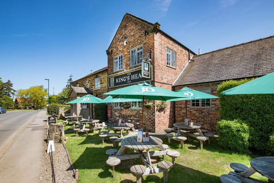 Property building, Facade/entrance, Garden