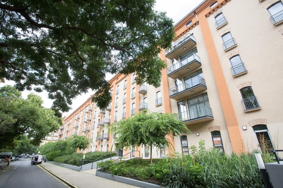 Property building, Neighbourhood