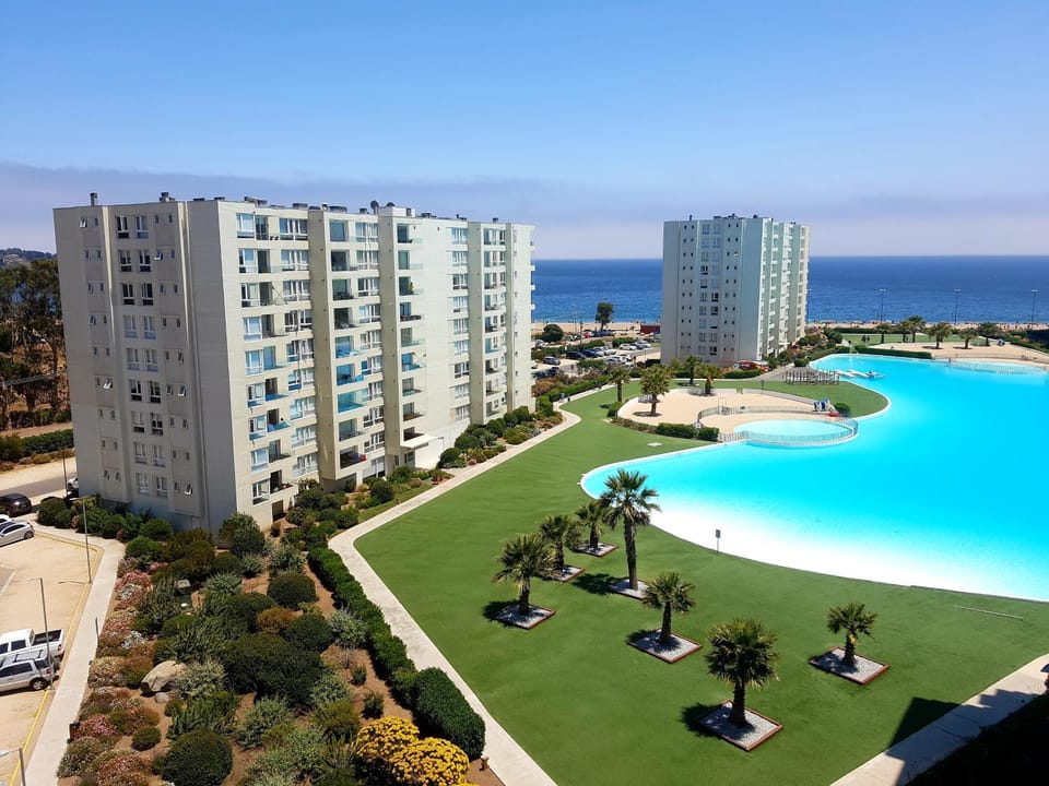 Bird's eye view, Pool view