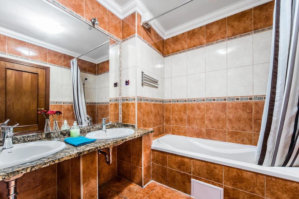 Shower, Bathroom, Bath, towels