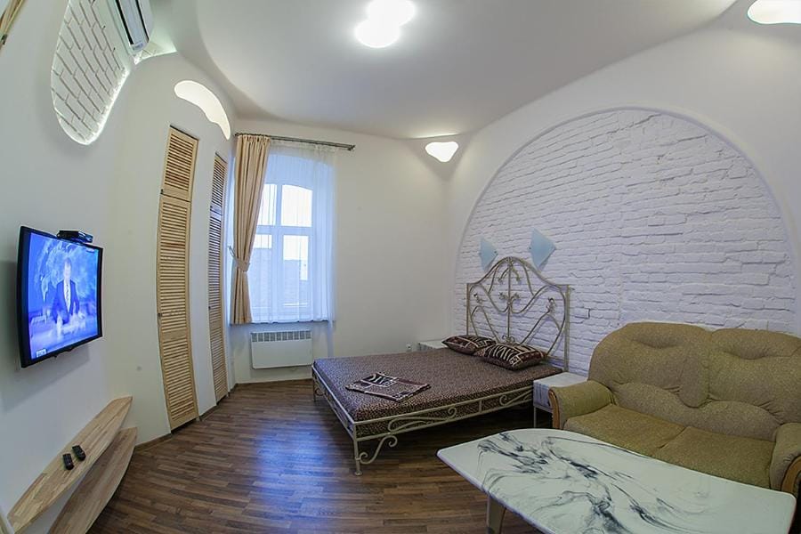 Apartment Hnatyuka15 квартира в центрі з кондиціонером Apartment in Lviv
