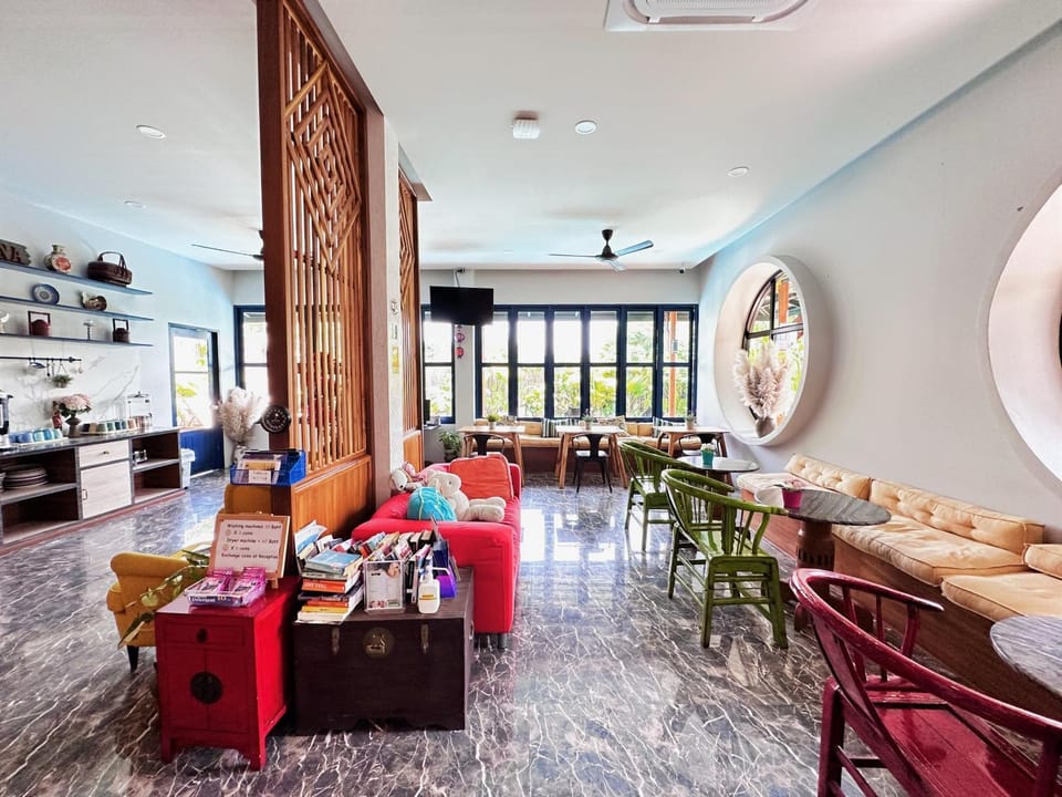 Communal lounge/ TV room, Living room, Lobby or reception, Seating area