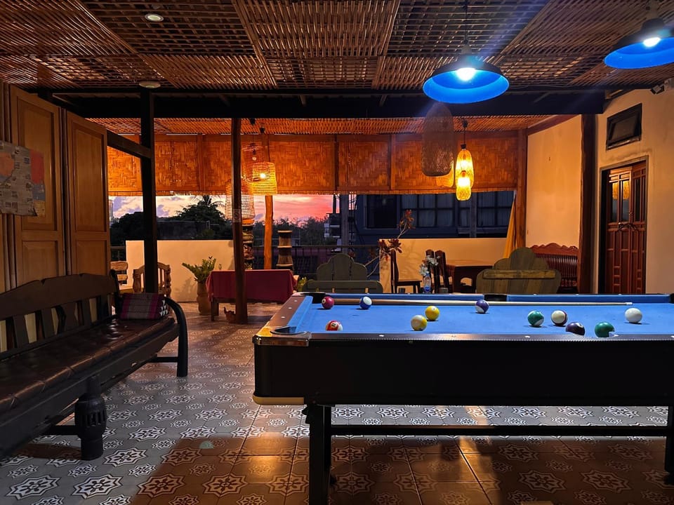 Billiard, Game Room