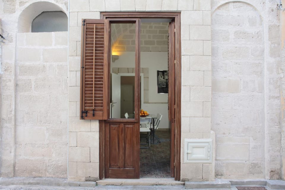 Facade/entrance, Decorative detail