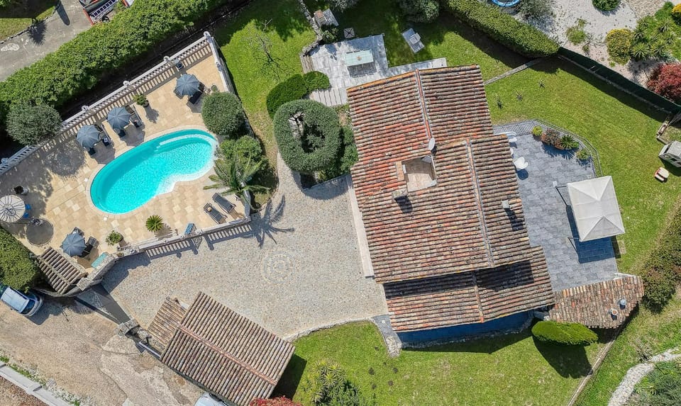Property building, Garden, Swimming pool