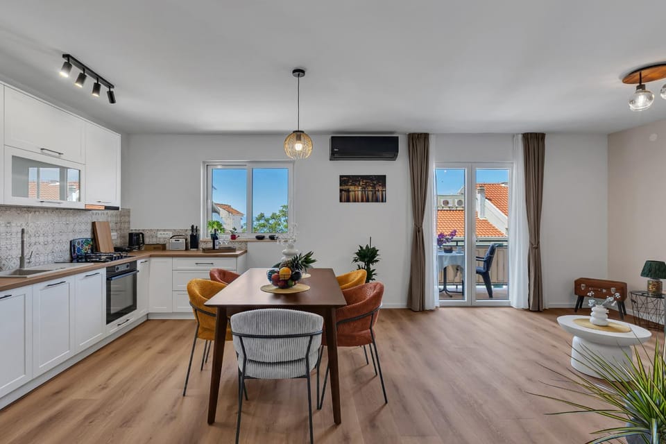 Family apartments Leona Makarska Apartment in Makarska