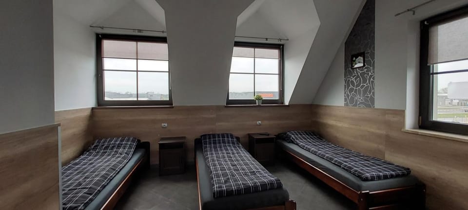 Pokoje Gościnne , pracownicze z łazienkami przy Wrocławiu, darmowy parking Hostel in Lower Silesian Voivodeship
