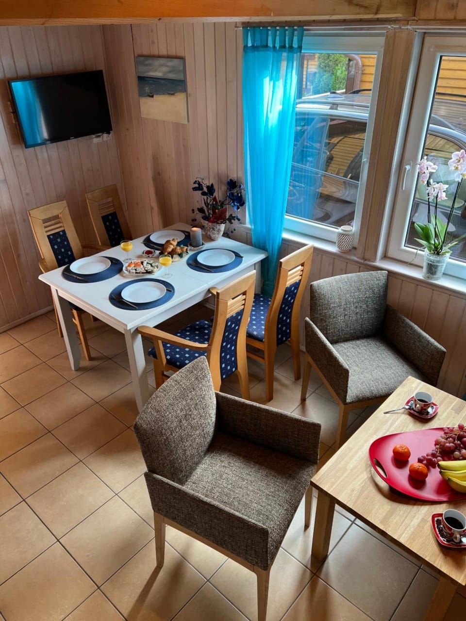 TV and multimedia, Living room, Seating area, Dining area