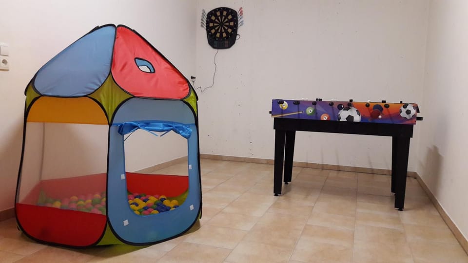 Billiard, Darts, Game Room, Evening entertainment, Entertainment