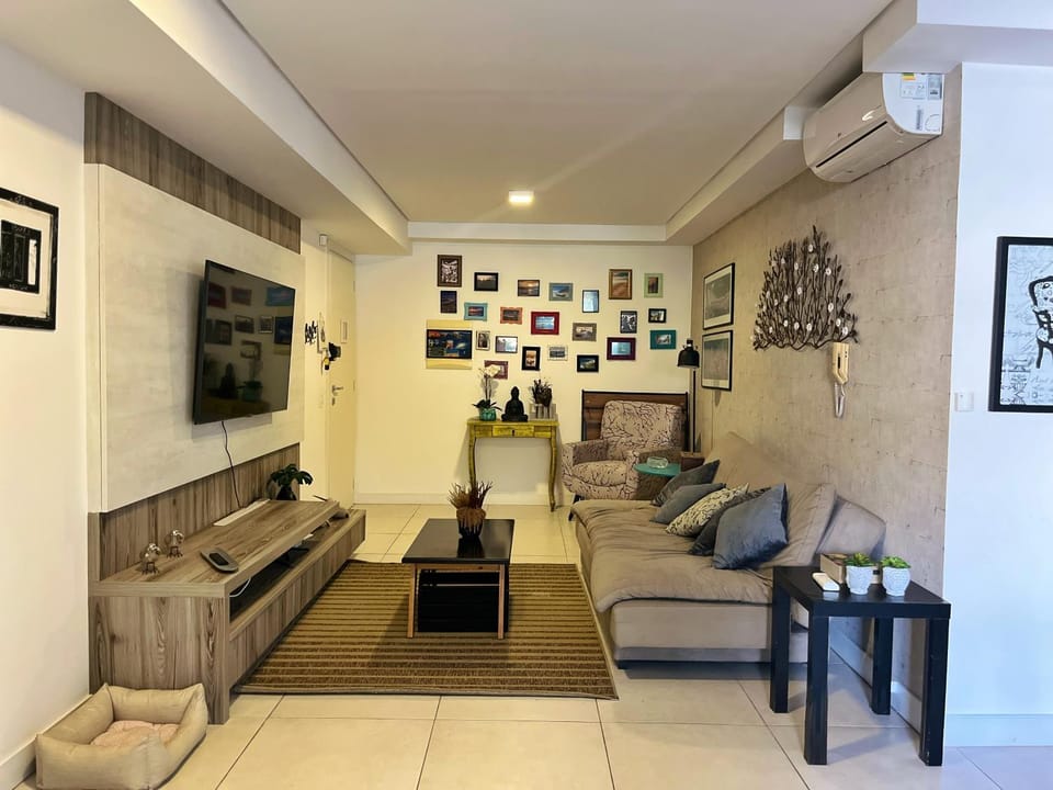 Communal lounge/ TV room, Living room, locker, air conditioner