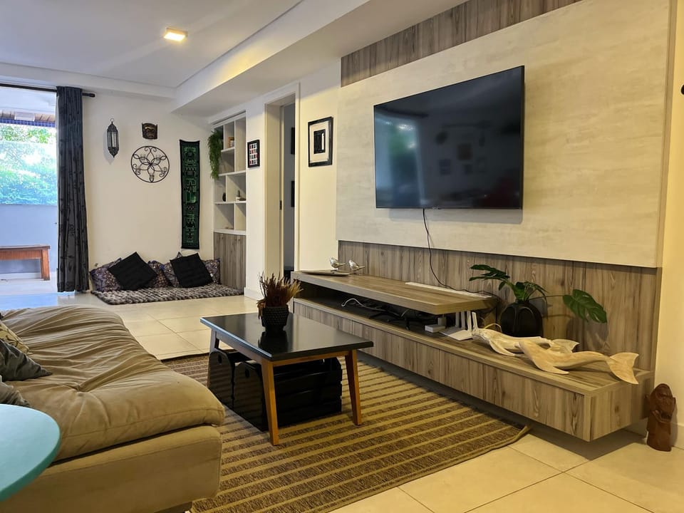 Communal lounge/ TV room, Living room, locker, air conditioner