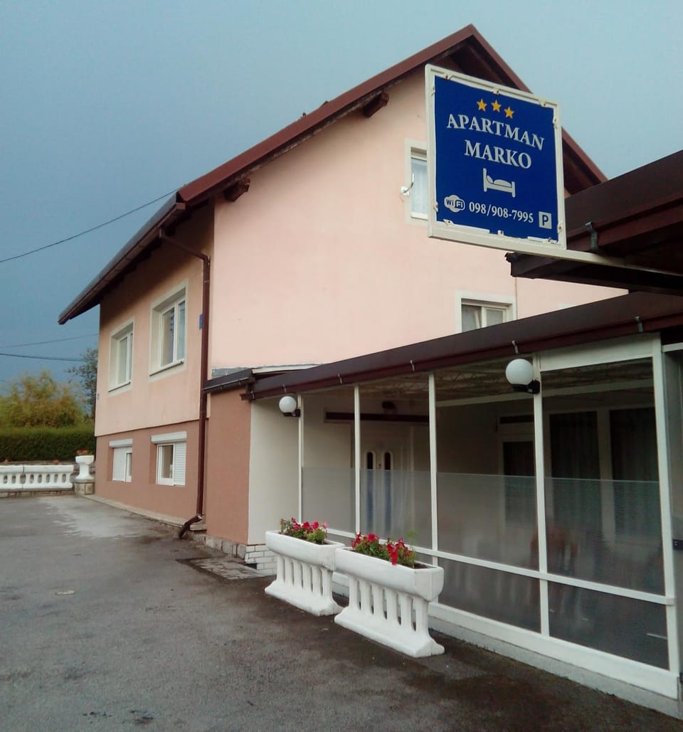 Property building, Facade/entrance