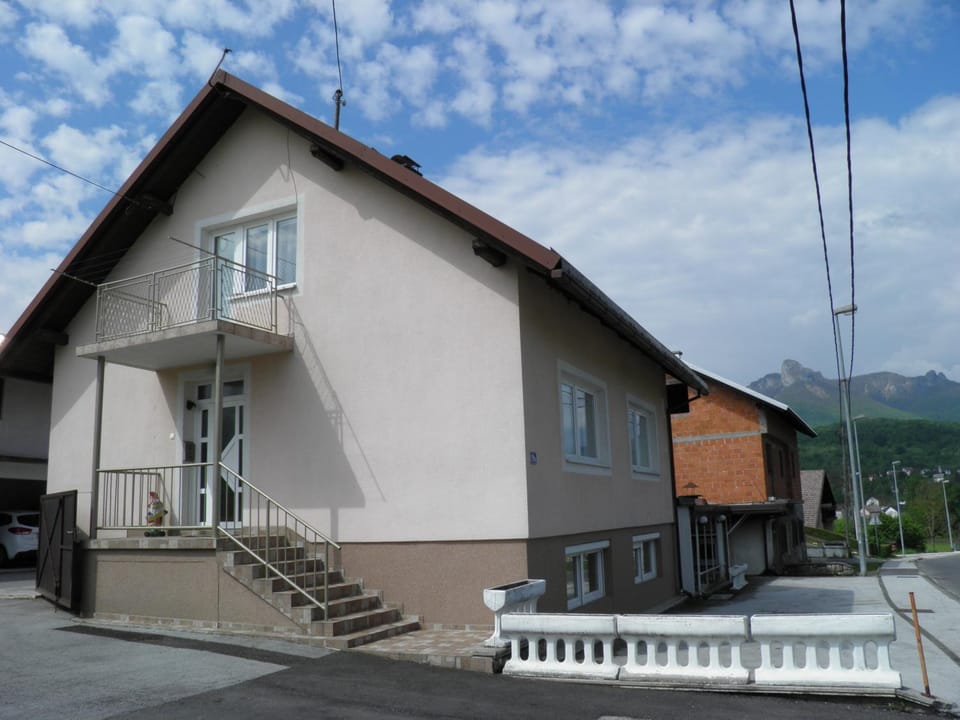 Patio, Facade/entrance