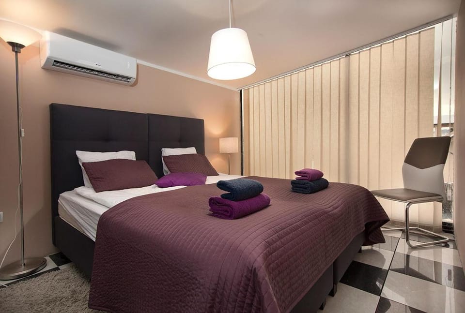 Bed, Bedroom, towels, air conditioner