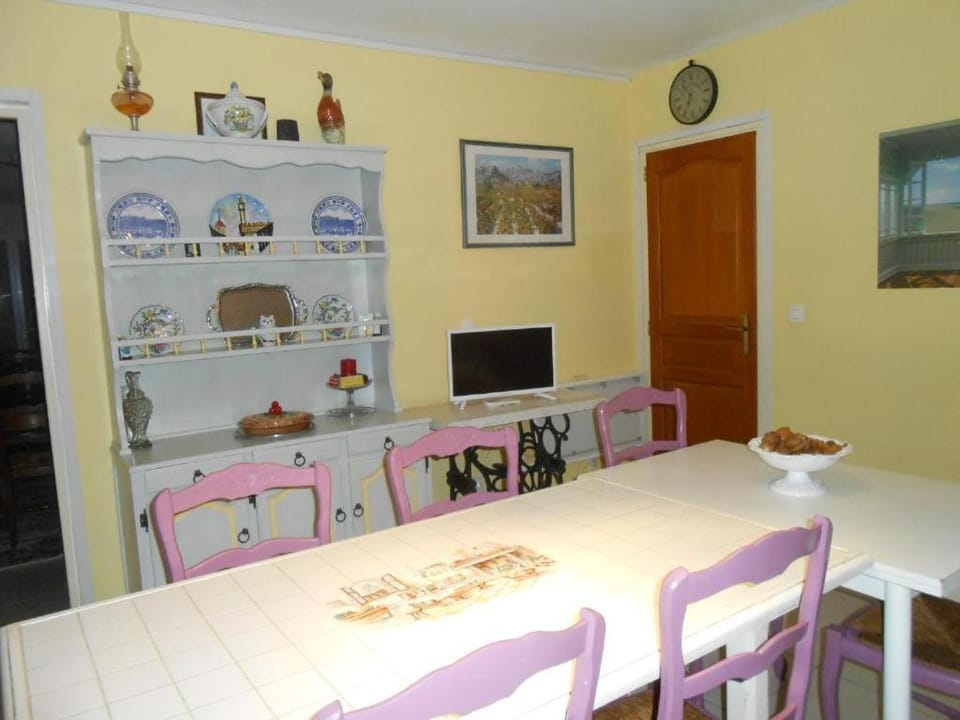 Kitchen or kitchenette, Dining area, Garden view