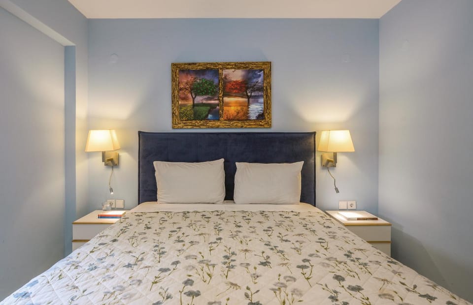 Bed, Decorative detail, Bedroom