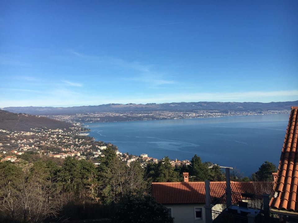 Sea view, Location