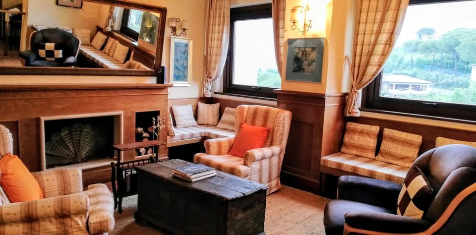 Communal lounge/ TV room, Seating area