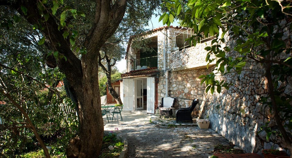 Facade/entrance, Garden, Balcony/Terrace