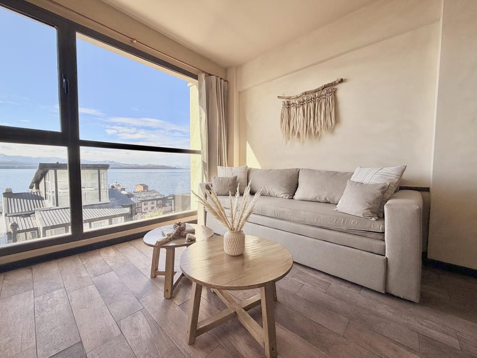 Living room, Lake view