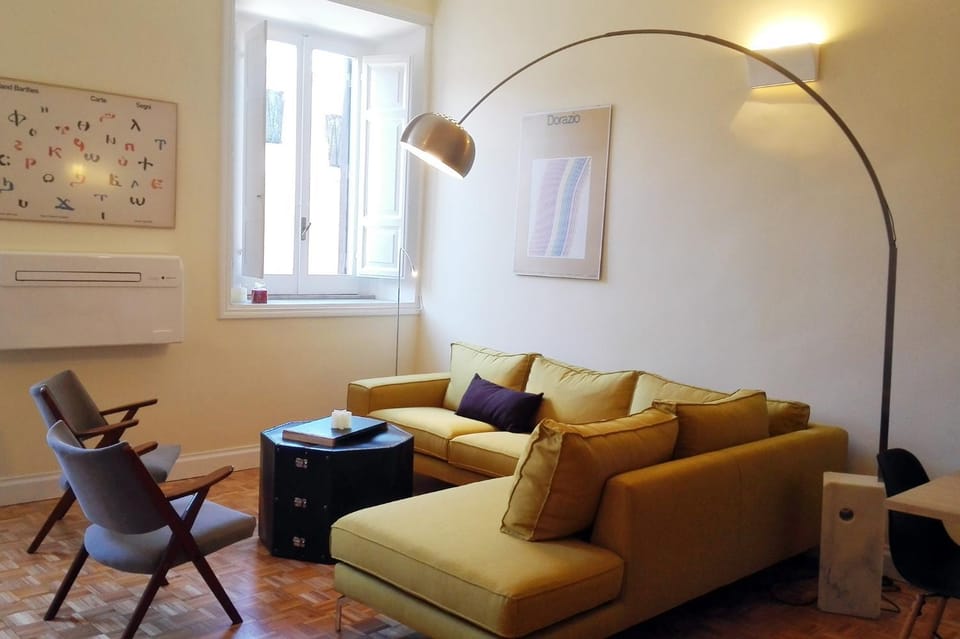 Living room, Decorative detail, Seating area