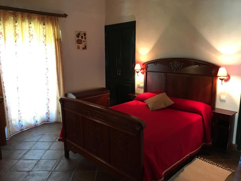 Bedroom, cot