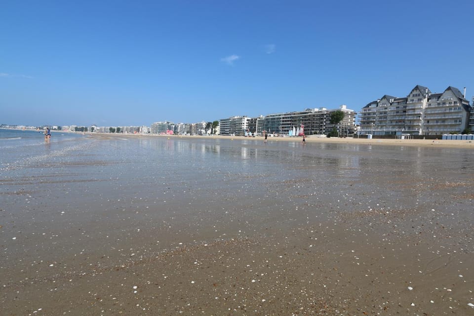 Facade/entrance, Beach