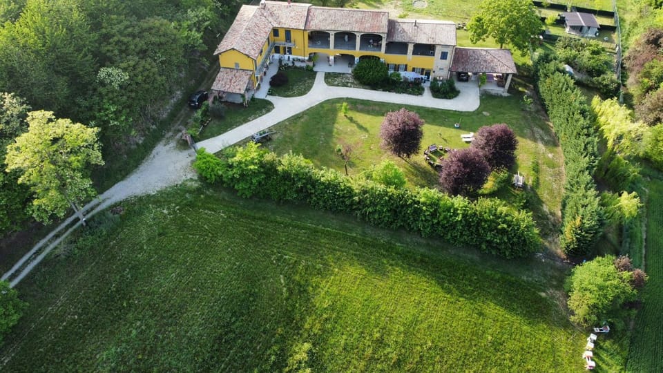 Property building, Day, Bird's eye view, Garden, Garden, Garden view
