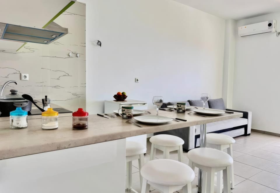 Kitchen or kitchenette, Living room, Dining area