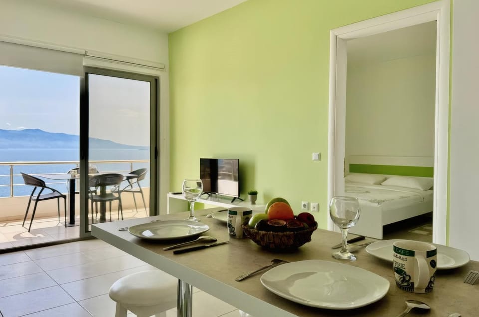 Natural landscape, TV and multimedia, Seating area, Dining area, Mountain view, Sea view