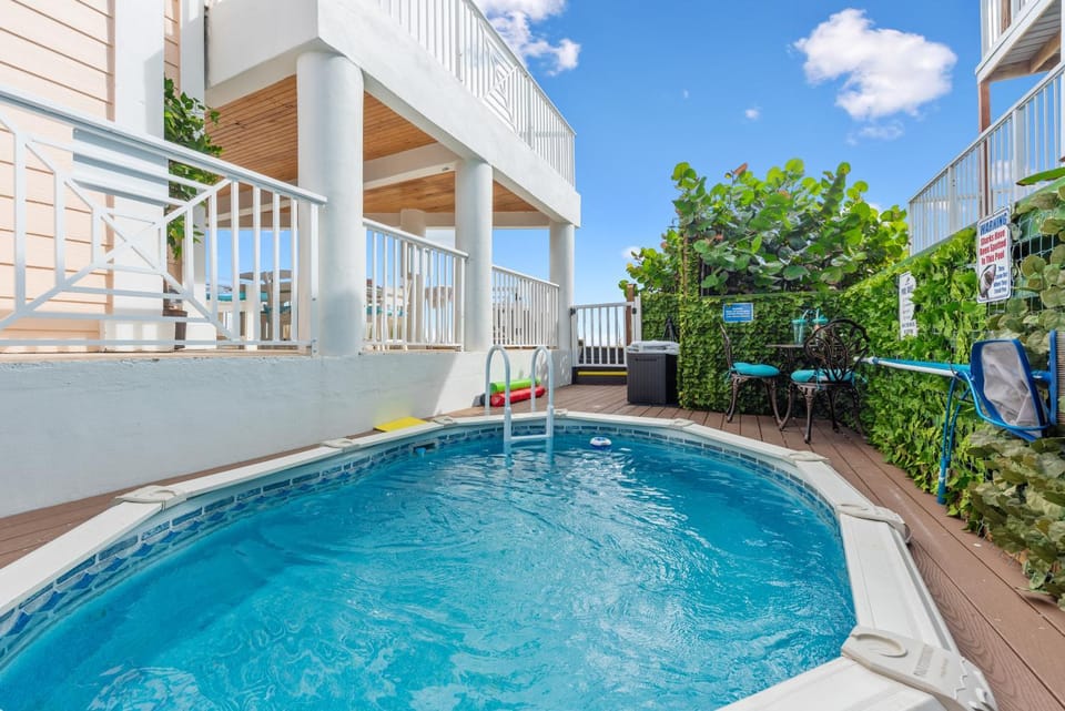 Pool view, Swimming pool, Swimming pool