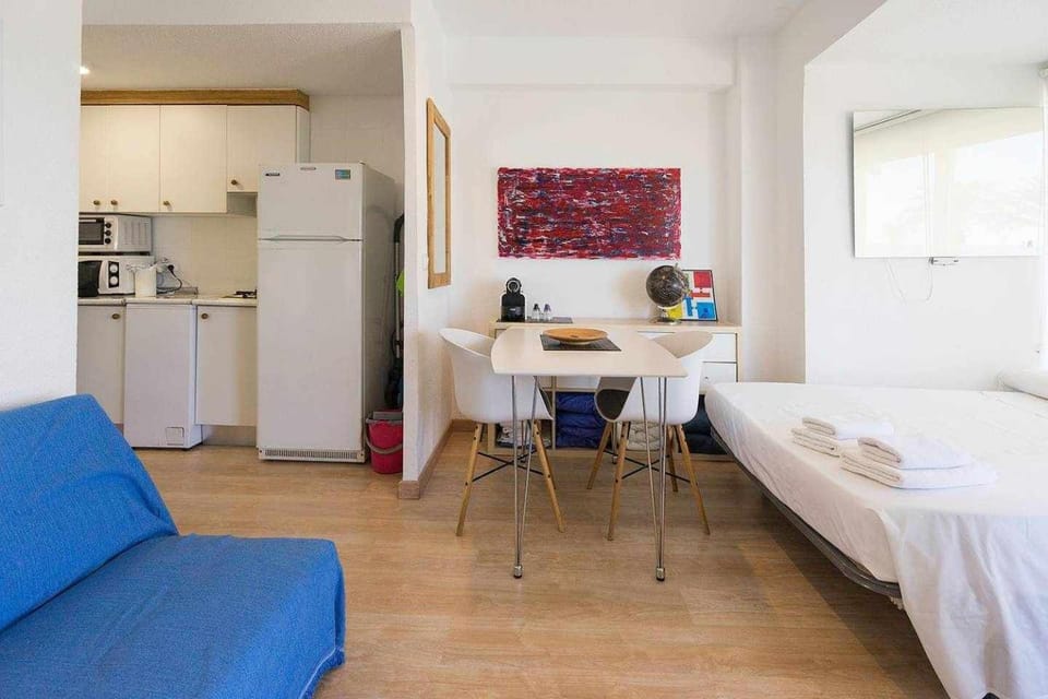 Kitchen or kitchenette, Seating area, minibar