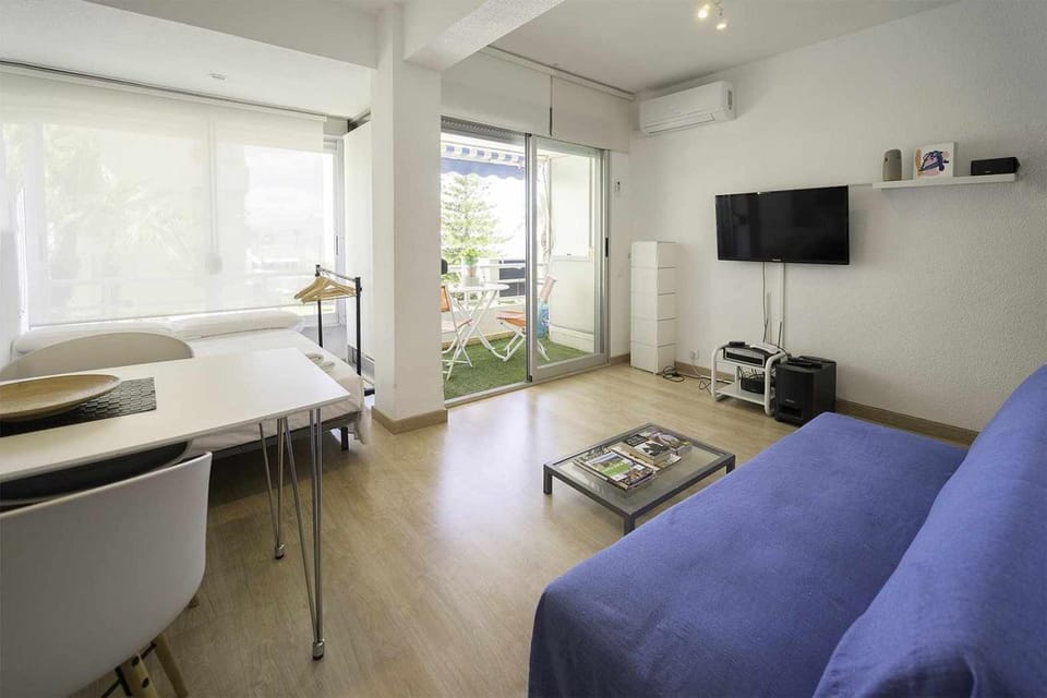 Communal lounge/ TV room, Living room, Dining area