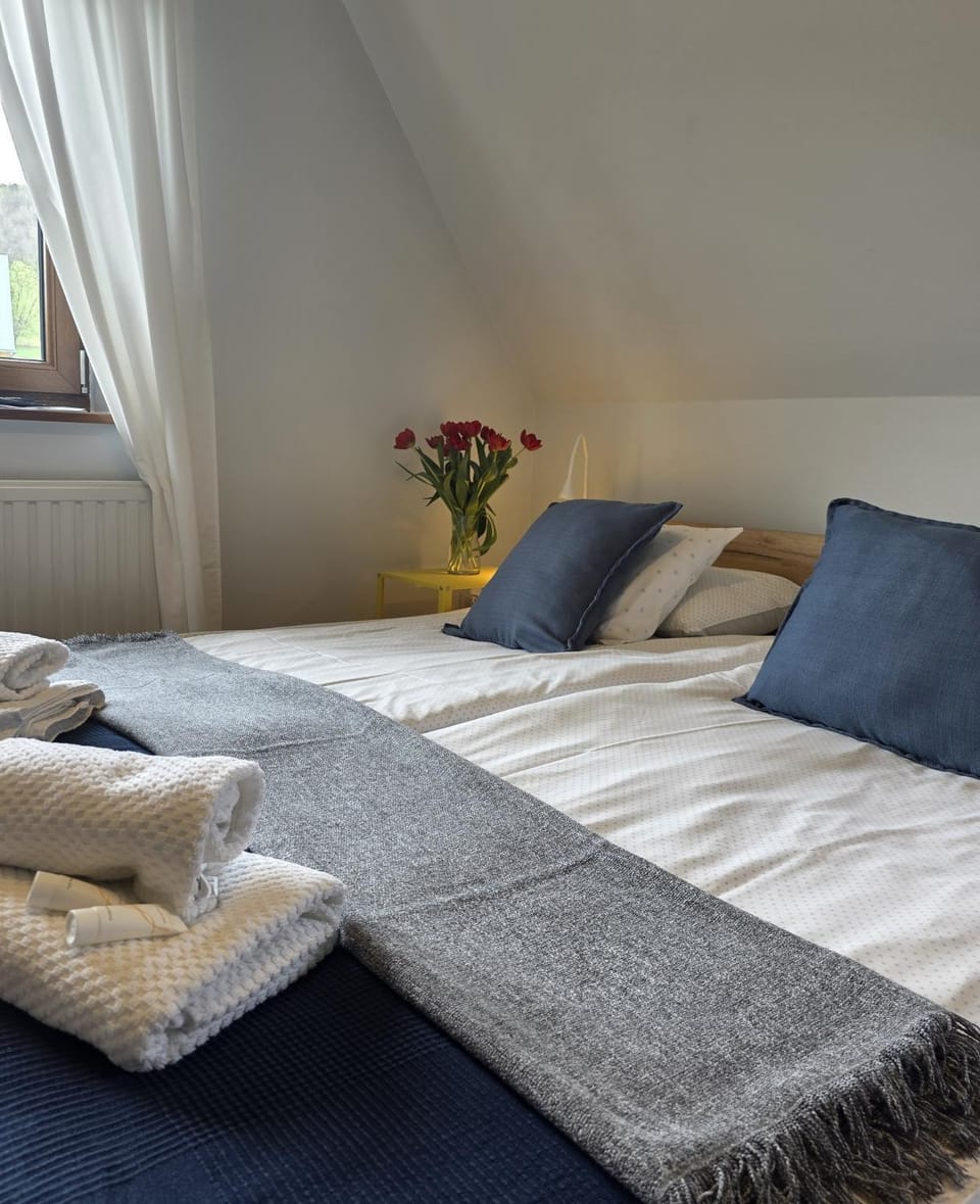 Bed, Balcony/Terrace, Photo of the whole room, Bedroom, towels
