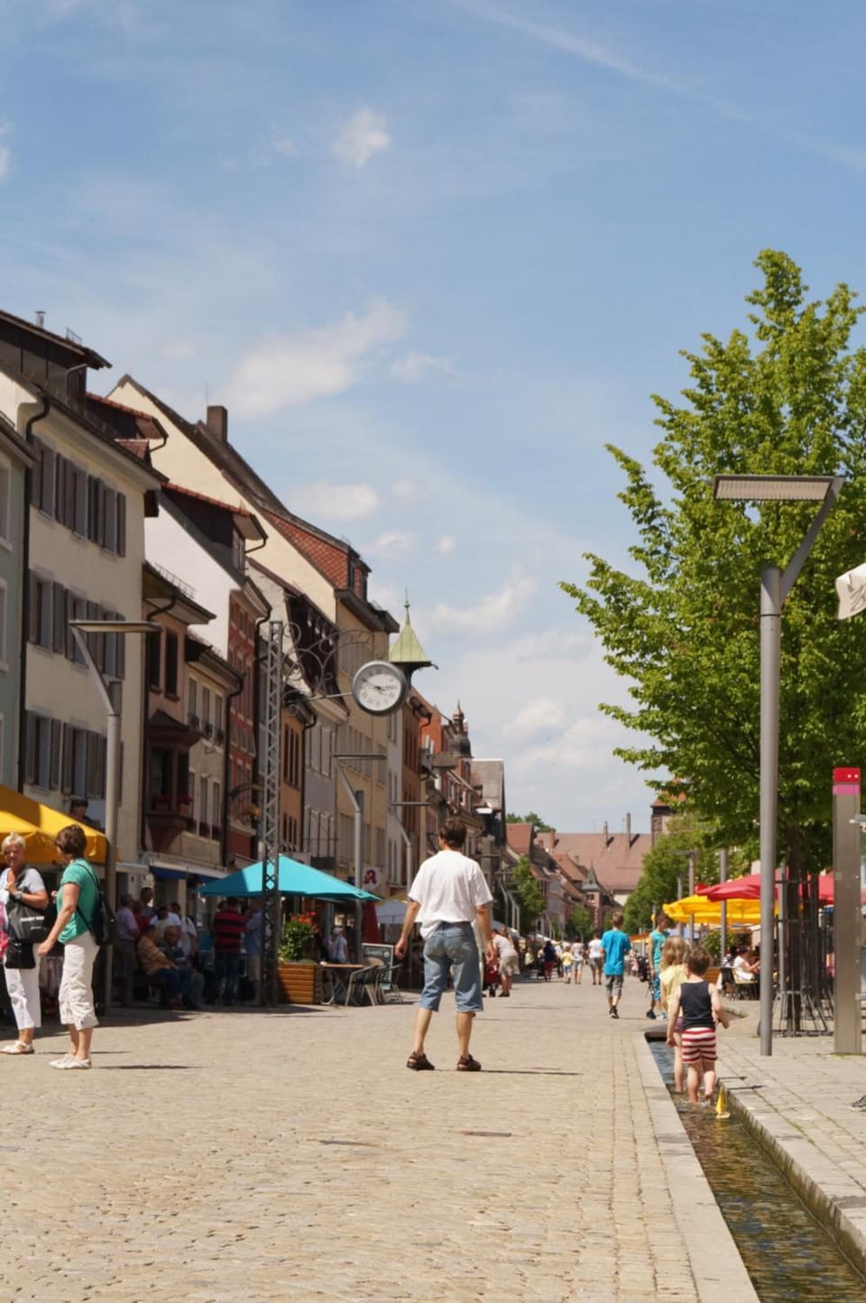 Nearby landmark, Restaurant/places to eat, Neighbourhood