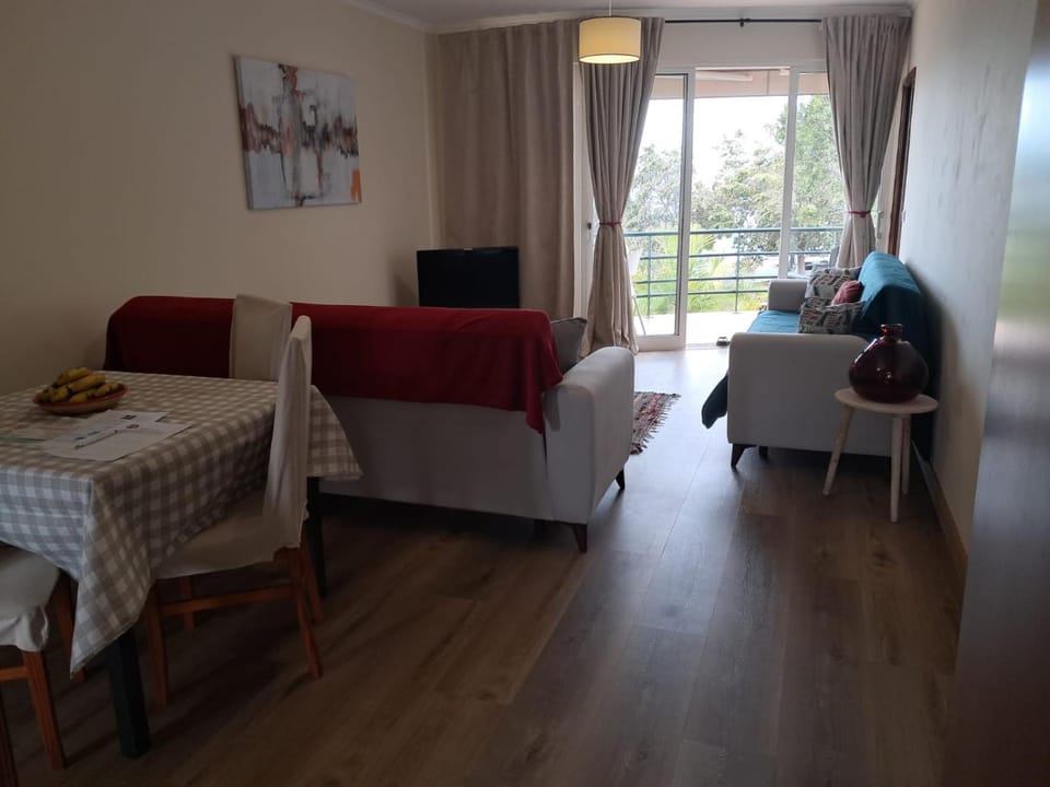 Communal lounge/ TV room, TV and multimedia, Living room, Dining area