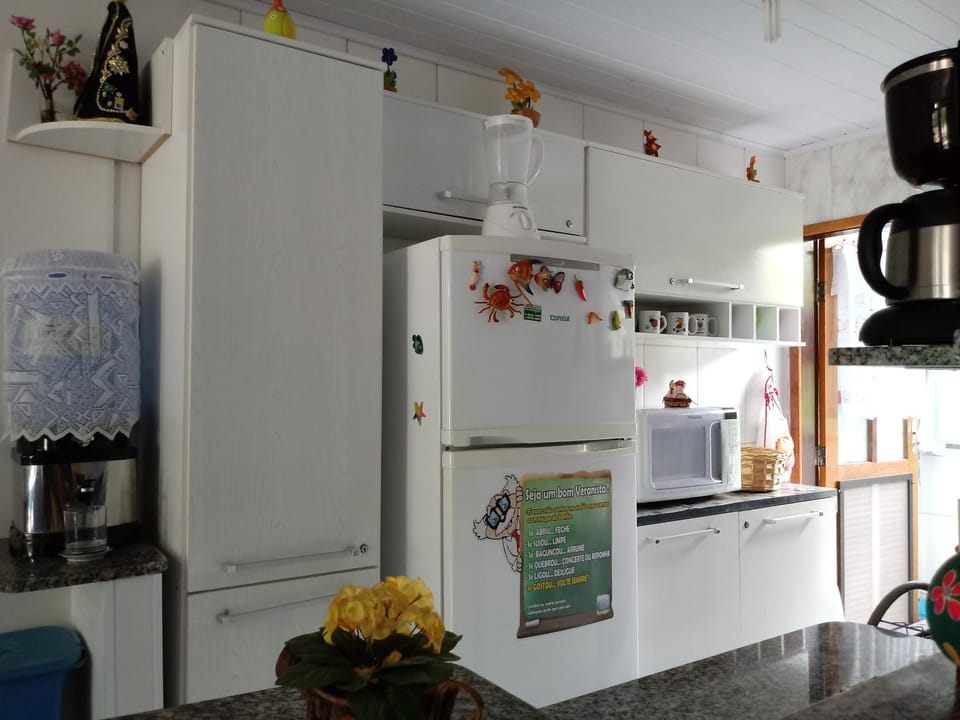 Kitchen or kitchenette, Communal kitchen