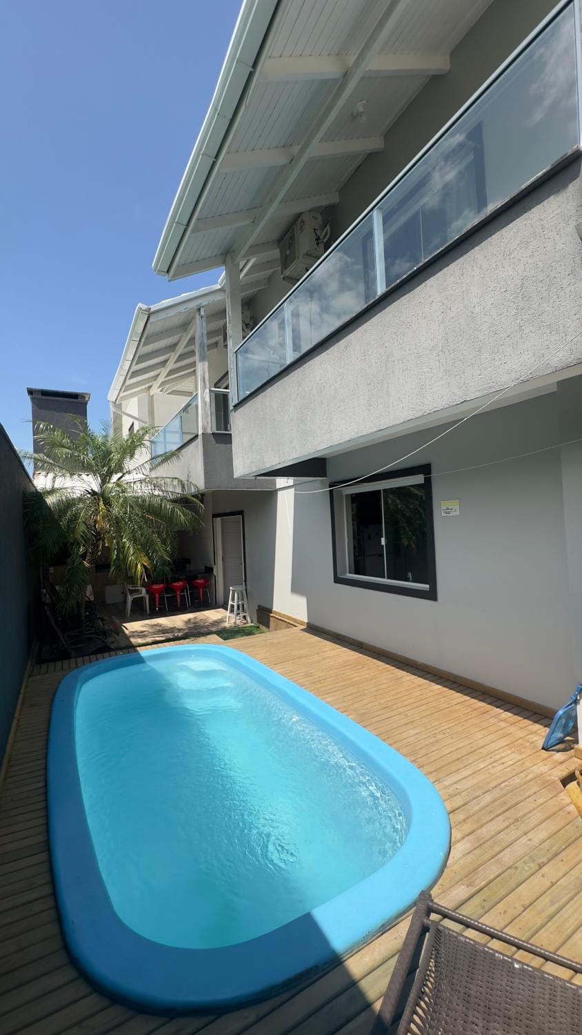 Sobrado 4 suítes, piscina , para até 12 pessoas 650 metros da praia de Bombinhas House in Bombinhas