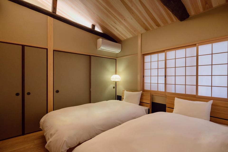 Bed, Photo of the whole room, Bedroom, air conditioner