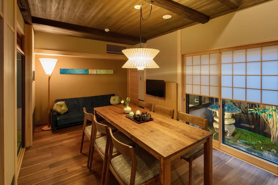 TV and multimedia, Living room, Seating area, Dining area