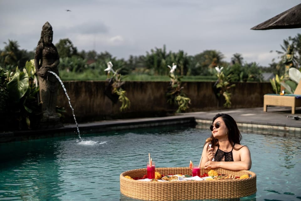 Day, People, Natural landscape, Garden, Food and drinks, Food, Guests, Garden view, Pool view, Swimming pool, Drinks, group of guests, sunbed