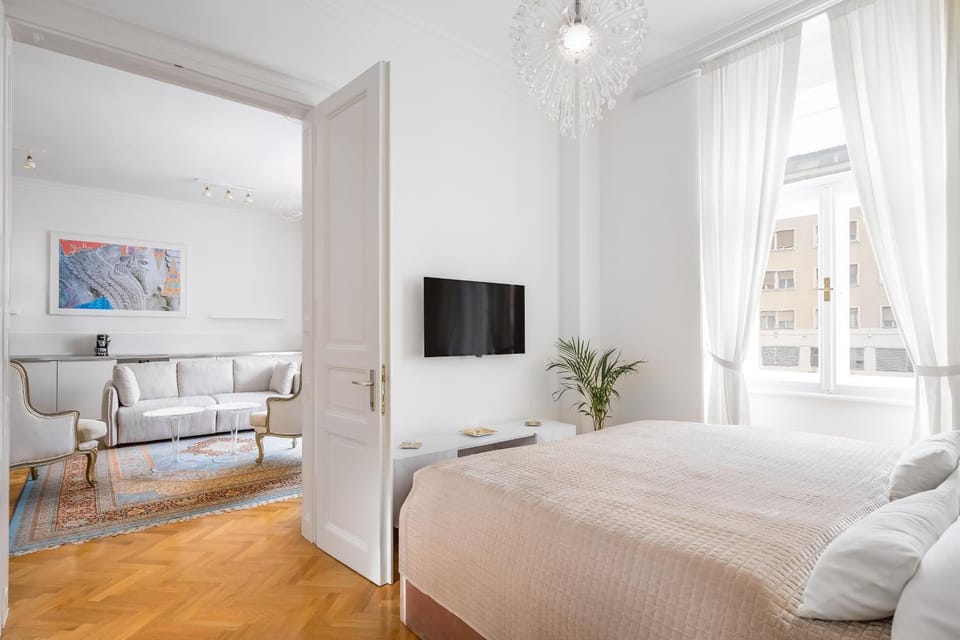 Bed, Day, Summer, Photo of the whole room, Decorative detail, Bedroom, Area and facilities