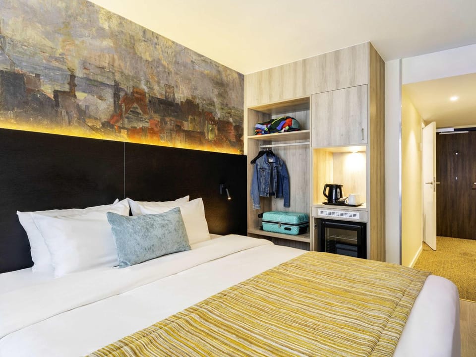 Bed, Photo of the whole room, Bedroom, wardrobe