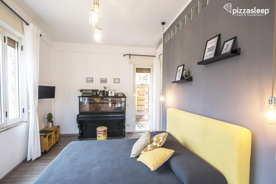 TV and multimedia, View (from property/room), Balcony/Terrace, Other, Photo of the whole room, Decorative detail, Bedroom, City view, Landmark view, Sea view