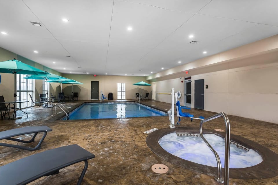 Hot Tub, Spa and wellness centre/facilities, Fitness centre/facilities, Swimming pool, children, young children, older children, group of guests, Family
