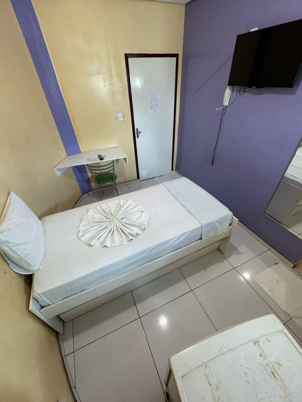 Bathroom, TV and multimedia, Breakfast, internet, locker, minibar, room service, air conditioner