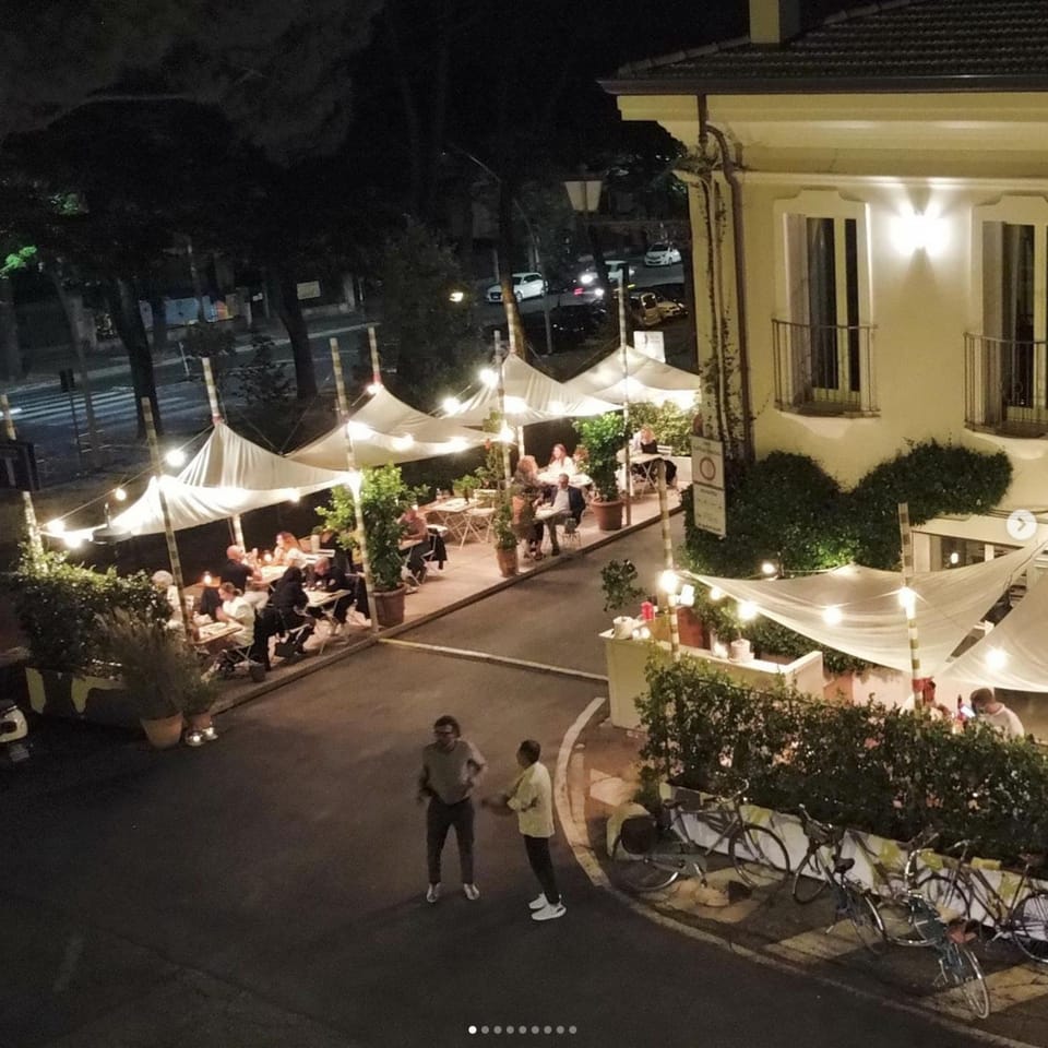Property building, Restaurant/places to eat