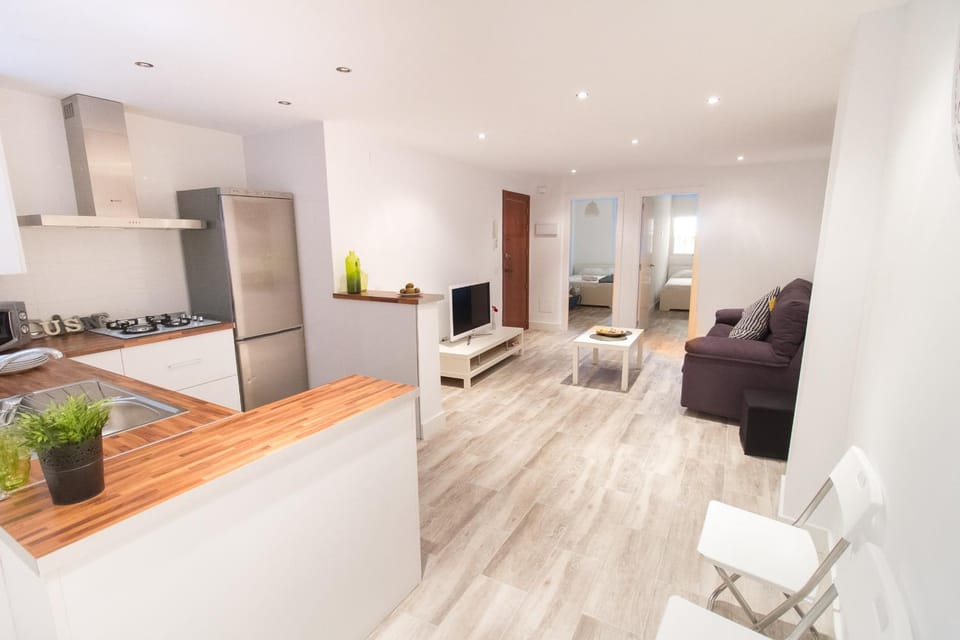 TV and multimedia, Kitchen or kitchenette, Living room, Seating area